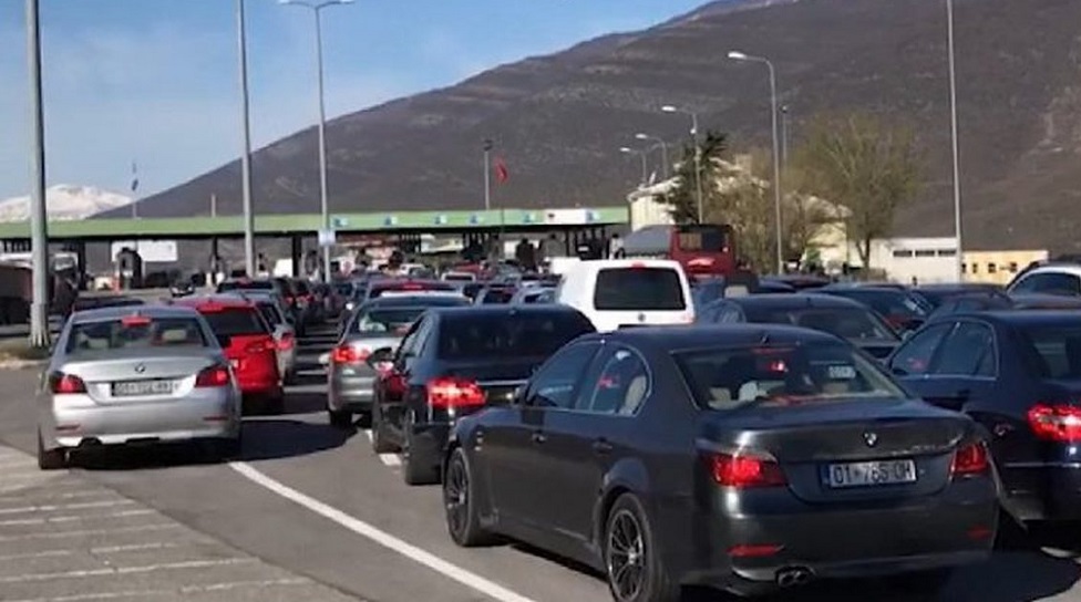 Fluks ne Morine, qytetaret e Kosoves drejt Shqiperise per fundjaven